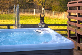 2 Bed Lodge with private Hot Tub on Animal Haven Farm